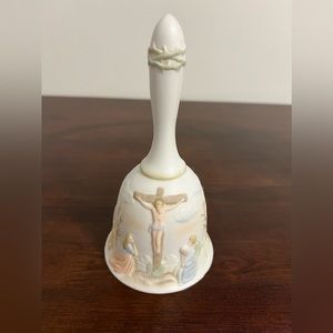 1983 LEFTON The Christopher Collection Porcelain BELL Christ Crucifixion #03572